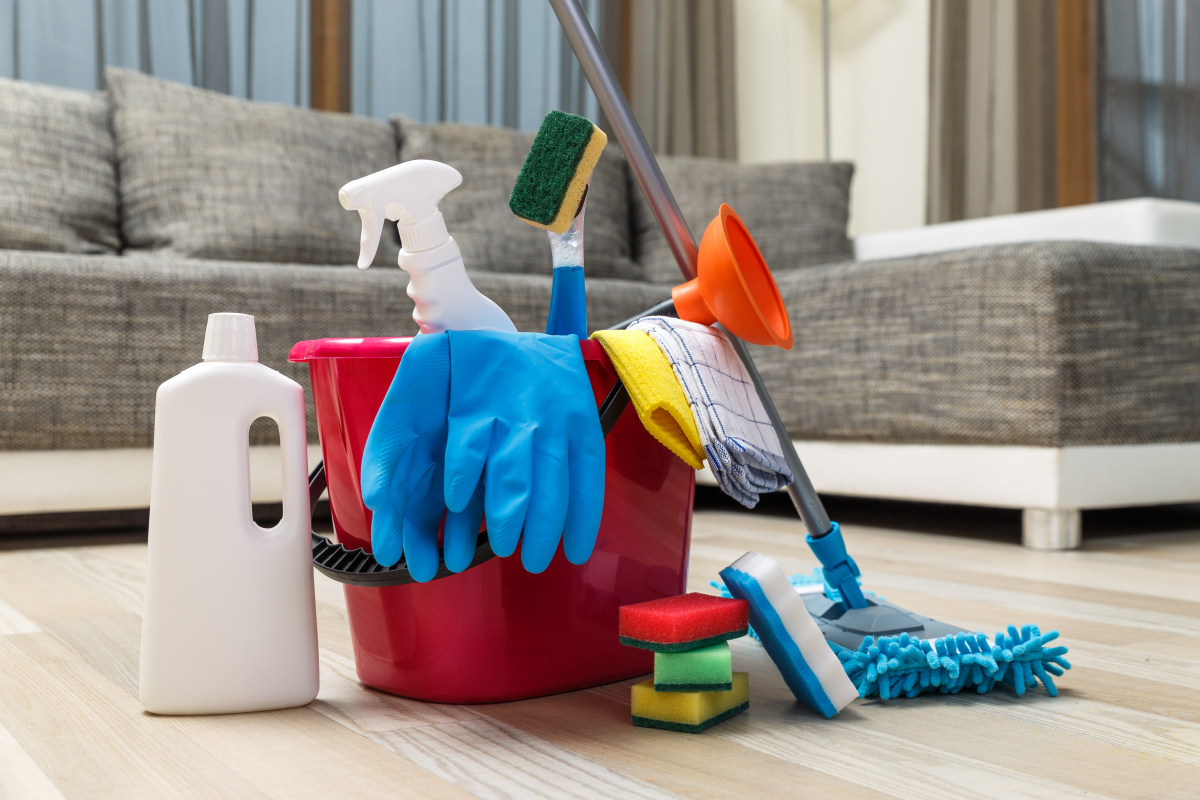 Cleaner preparing a room for a deep clean